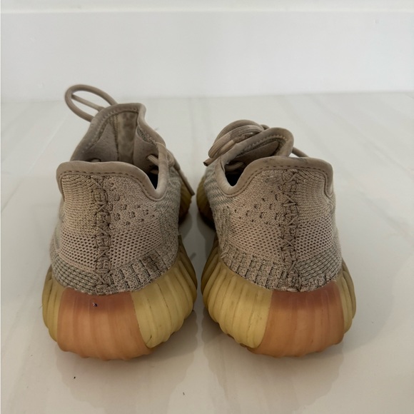 GREY YEEZYS SIZE 4 - Picture 3 of 7